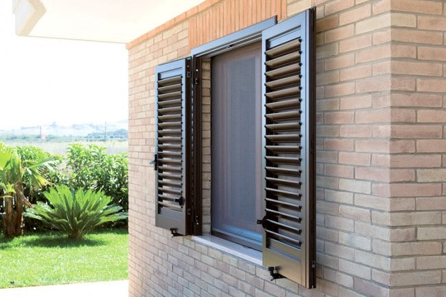 Persiana in Alluminio Modello Plana con Alette Orientabili – Misure Standard per un Accoppiamento Perfetto